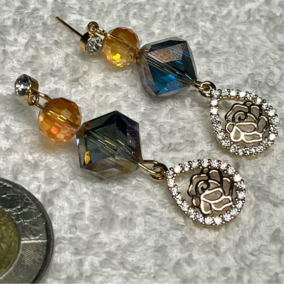 Long dangly charm earrings “ROSES” NWT - Picture 4 of 6